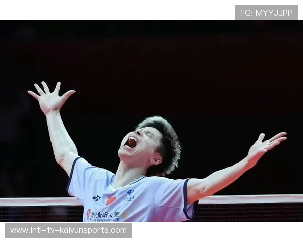 羽毛球男单上演18连拍极限对拉，双方累瘫